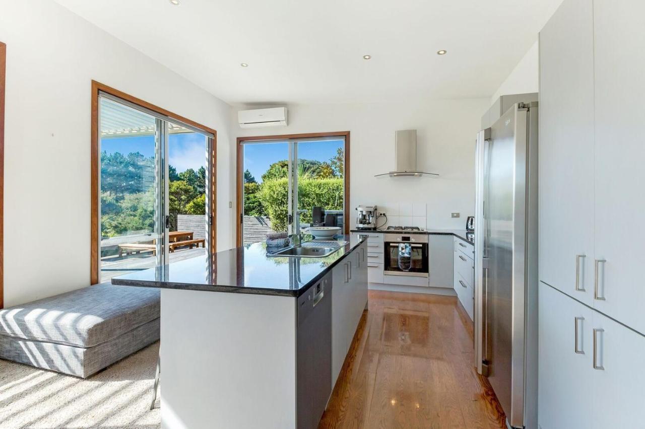 Karaka Sanctuary With Spa Pool By Waiheke Unlimited Oneroa Стая снимка