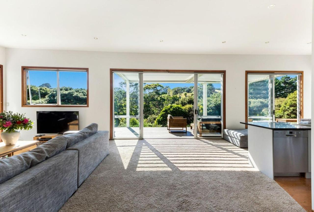 Karaka Sanctuary With Spa Pool By Waiheke Unlimited Oneroa Стая снимка